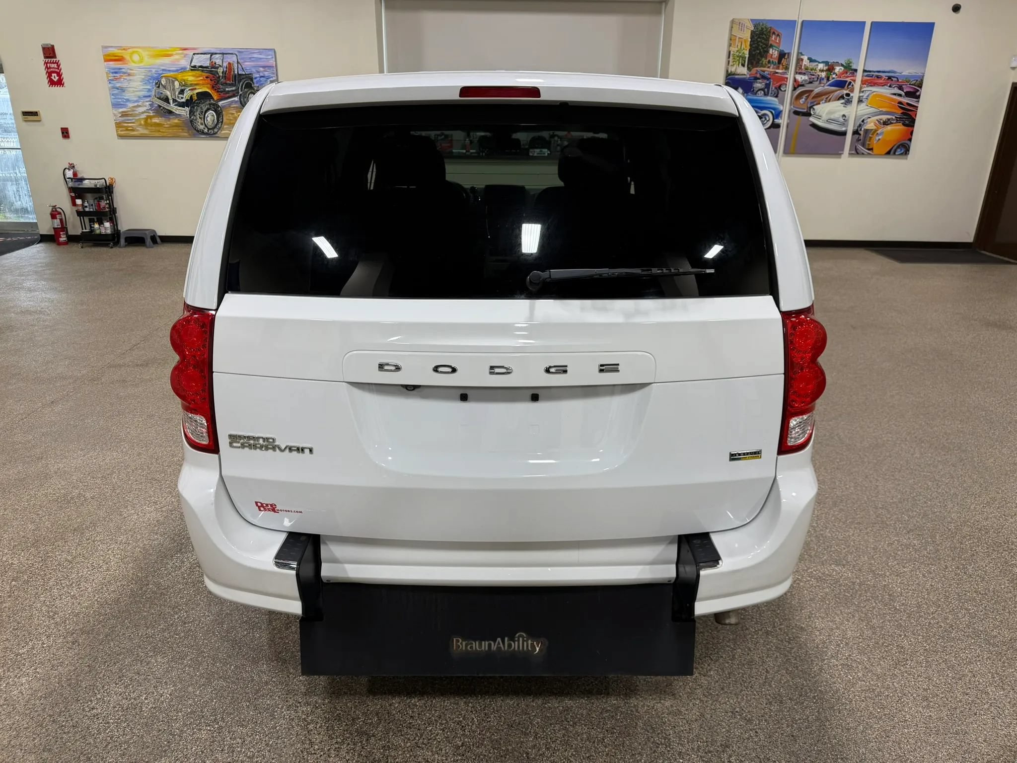 Used 2018 Dodge Grand Caravan SE FWD image 18