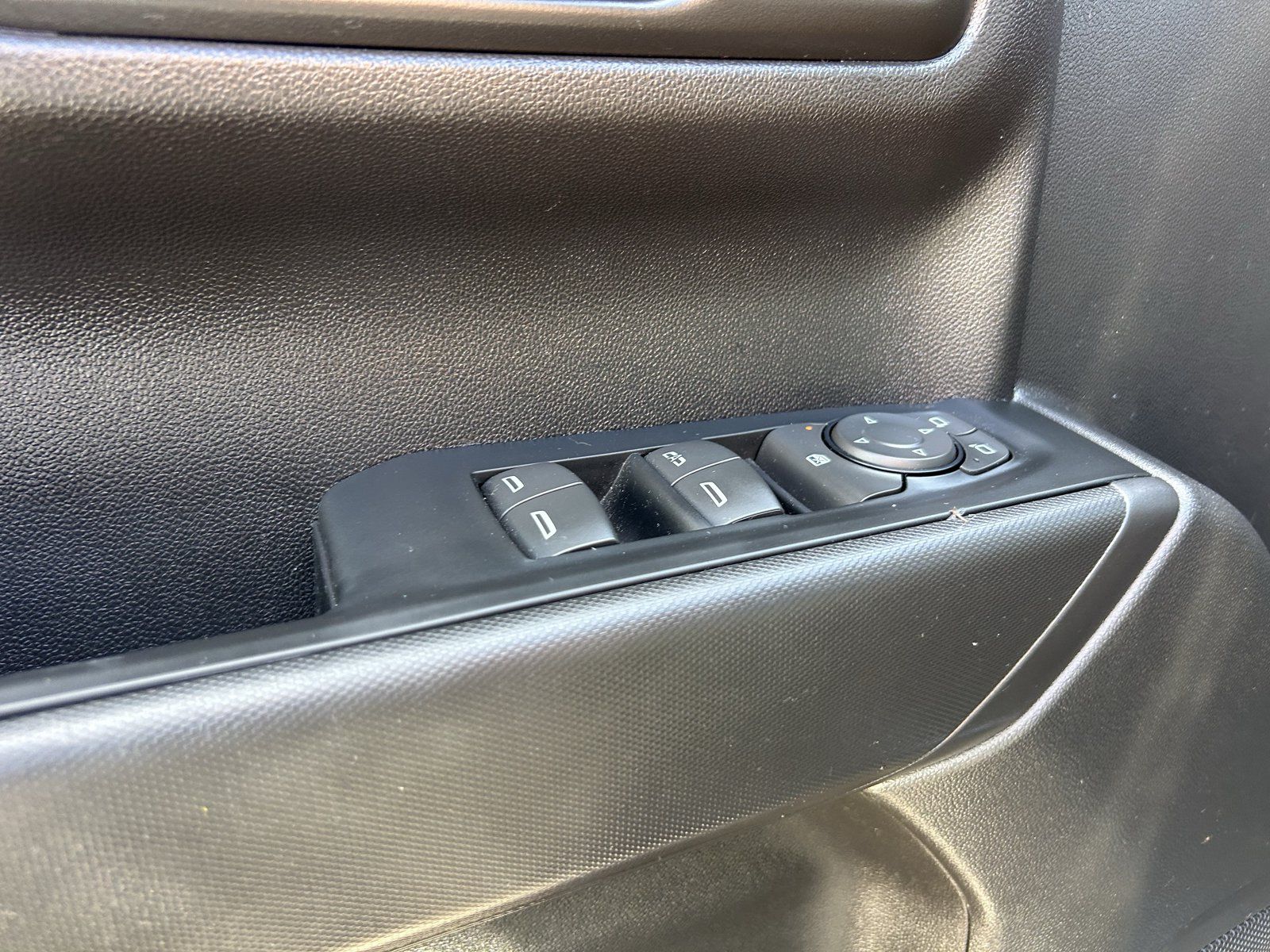 Used 2025 Chevrolet Silverado 1500 Custom Trail Boss AWD/4WD image 15