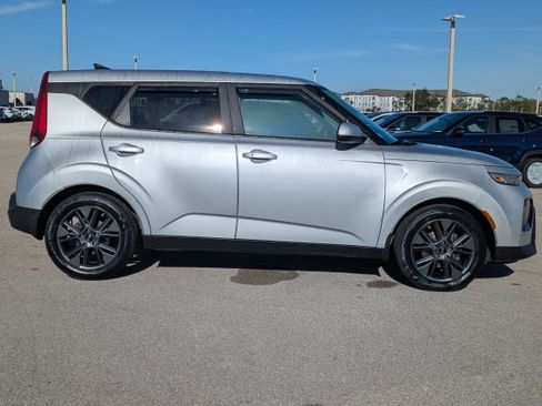Used 2021 Kia Soul EX image 4