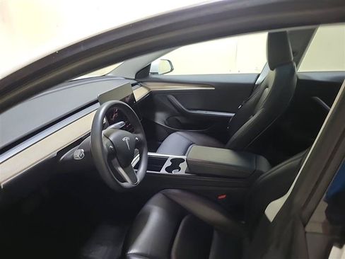 Used 2023 Tesla Model 3 Standard Range RWD image 4
