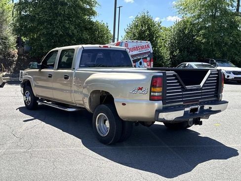 Used 2004 Chevrolet Silverado 3500 LS w/ Heavy-Duty Power Package AWD/4WD image 4