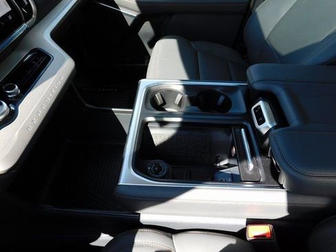 New 2025 Ford Expedition Active image 31