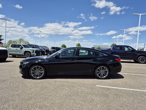 Used 2022 Honda Accord Sport image 2