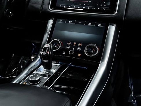 Used 2020 Land Rover Range Rover Sport SVR image 26