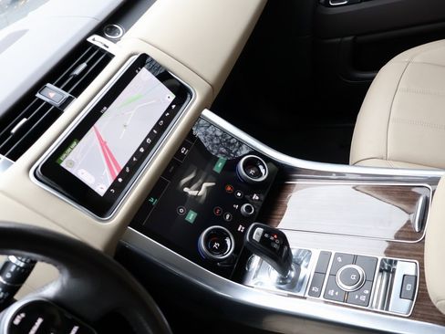 Used 2019 Land Rover Range Rover Sport SE image 20