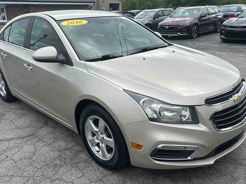 Used 2016 Chevrolet Cruze LT FWD image 2