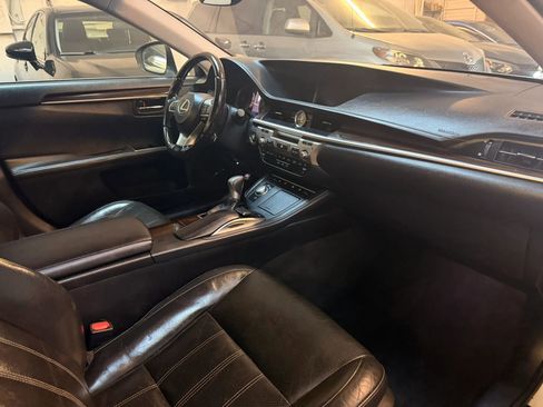 Used 2016 Lexus ES 350 w/ Luxury Package w/Wood Trim FWD image 3