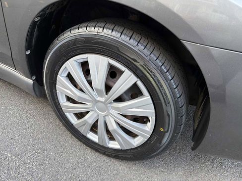 Used 2005 Toyota Matrix XR FWD image 10