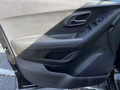 Used 2019 Chevrolet Trax LS image 23