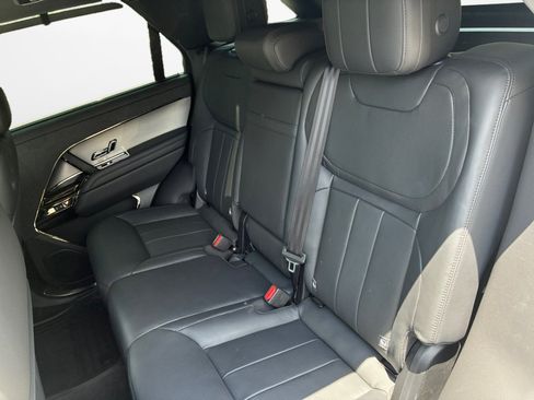 Used 2025 Land Rover Range Rover Sport Dynamic SE AWD/4WD image 12