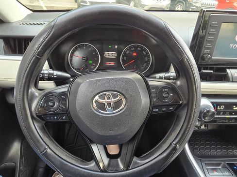 Used 2019 Toyota RAV4 XLE FWD image 11
