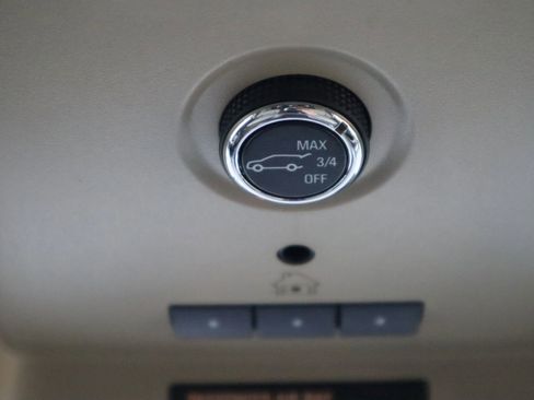 Used 2015 Chevrolet Suburban LT image 35