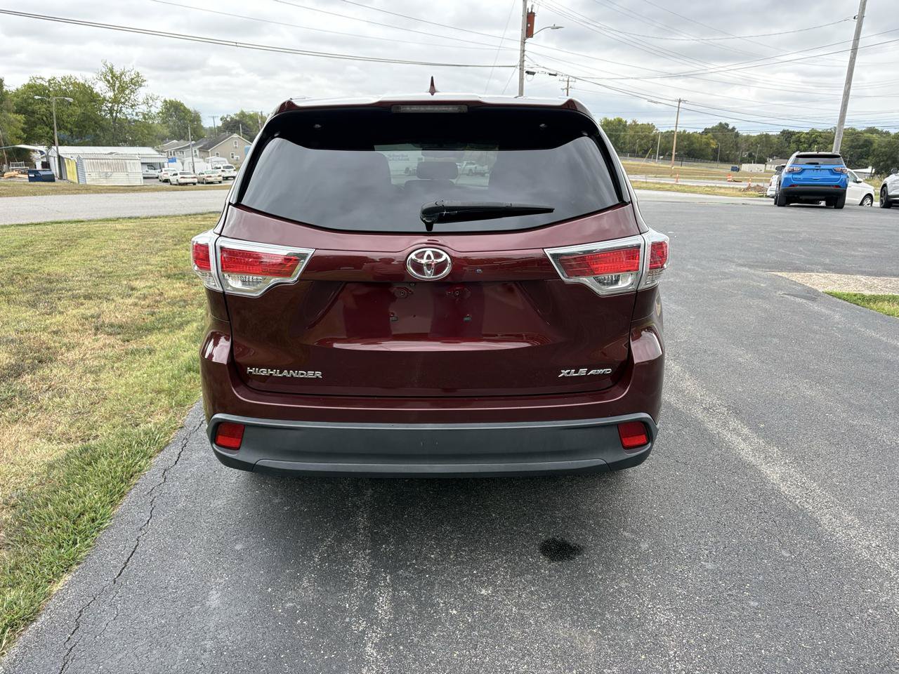 Used 2016 Toyota Highlander XLE AWD/4WD image 3