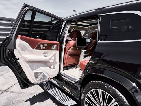 Used 2026 Mercedes-Benz Maybach GLS 600 4MATIC image 29