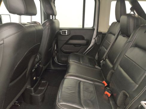 Used 2018 Jeep Wrangler Unlimited Sahara AWD/4WD image 18