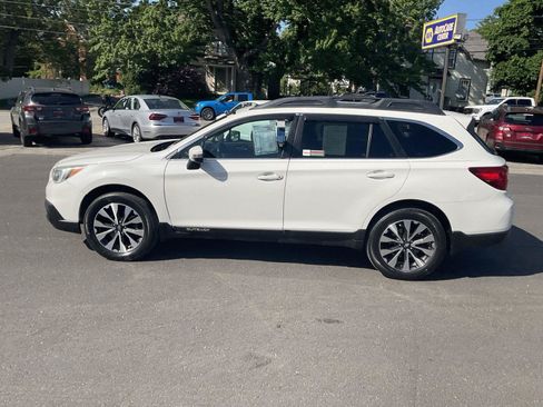 Used 2017 Subaru Outback 2.5i Limited AWD/4WD image 2
