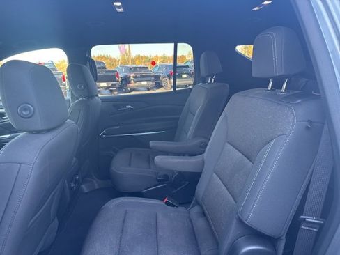 Used 2025 Chevrolet Traverse LT image 22