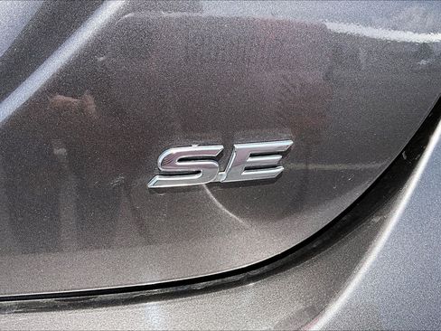 Used 2020 Toyota Camry SE FWD image 31