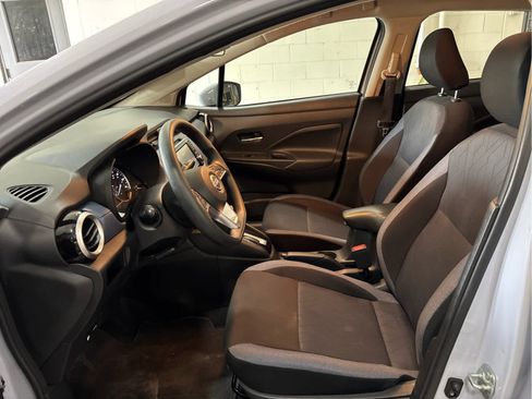 Used 2025 Nissan Versa SV FWD image 9