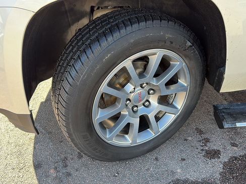 Used 2015 GMC Yukon Denali w/ Premium Package image 9