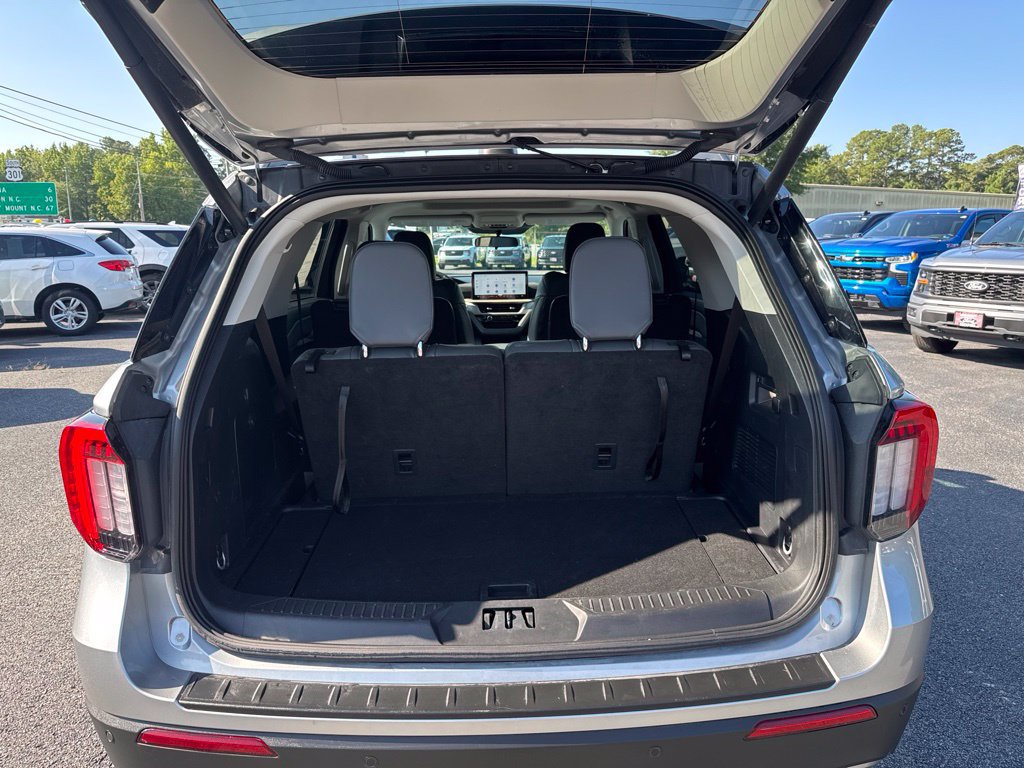 Used 2025 Ford Explorer Active w/ Active Comfort Package AWD/4WD image 32