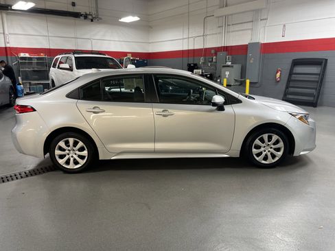 Used 2021 Toyota Corolla LE image 11
