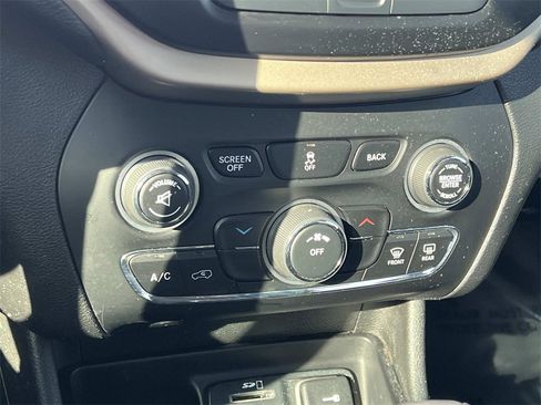 Used 2017 Jeep Cherokee Latitude image 19