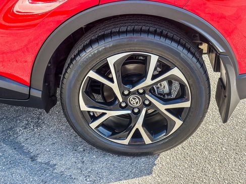Certified 2022 Toyota C-HR XLE FWD image 12