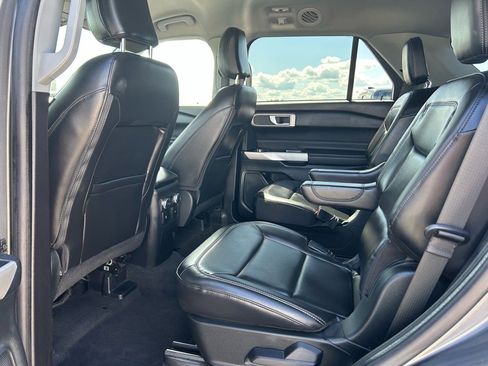 Used 2022 Ford Explorer XLT w/ Equipment Group 202A image 11