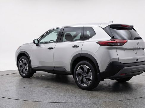 Used 2025 Nissan Rogue SV image 6