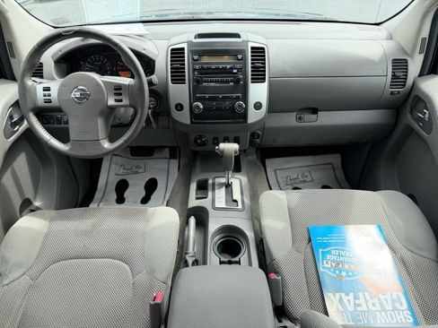 Used 2011 Nissan Frontier SV w/ SV Premium Utility Pkg AWD/4WD image 12