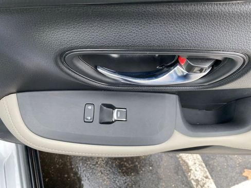 Used 2024 Honda HR-V EX-L image 10