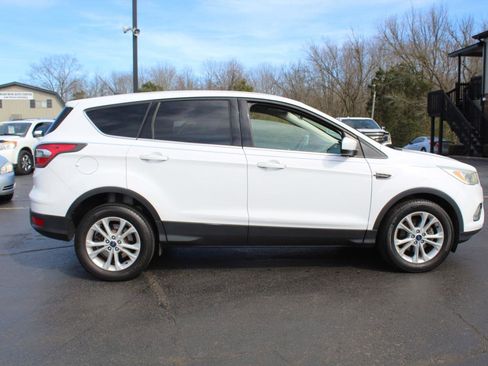 Used 2017 Ford Escape SE image 4