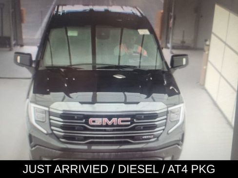 Used 2024 GMC Sierra 1500 AT4 w/ Technology Package AWD/4WD image 5
