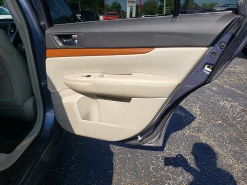 Used 2013 Subaru Outback 2.5i Limited w/ Moonroof Pkg AWD/4WD image 18