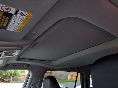 Certified 2025 Toyota Highlander XLE image 18