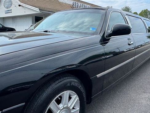 Used 2008 Lincoln Town Car Executive RWD image 17