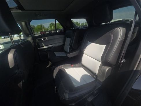 Used 2024 Ford Explorer XLT w/ Equipment Group 202A AWD/4WD image 18