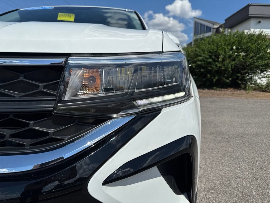 Certified 2023 Volkswagen Taos SE FWD image 10