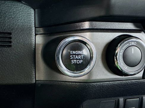 Used 2019 Toyota Tacoma TRD Off-Road AWD/4WD image 16