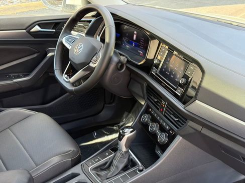 Used 2023 Volkswagen Jetta SE w/ Panoramic Sunroof Package FWD image 6