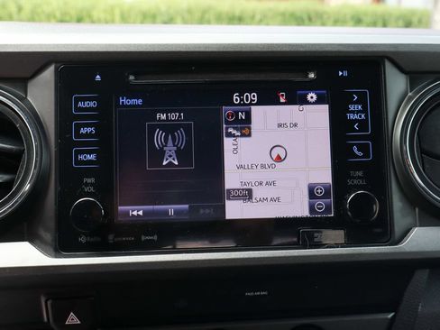 Used 2019 Toyota Tacoma TRD Off-Road AWD/4WD image 31