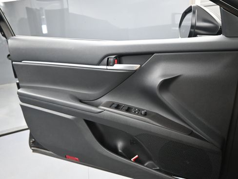 Used 2024 Toyota Camry SE w/ Convenience Package image 16