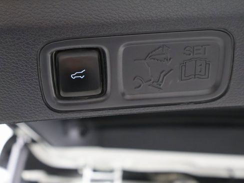 Used 2022 Ford Expedition Limited image 17