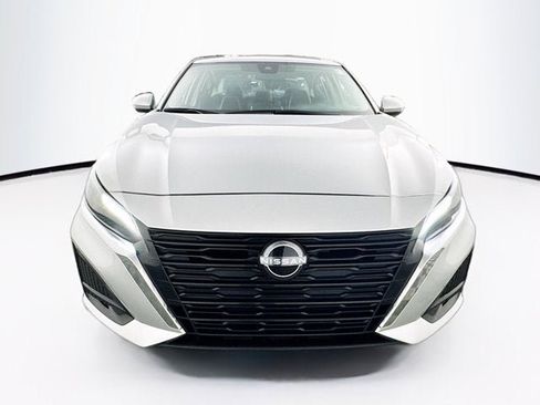 Certified 2023 Nissan Altima 2.5 SV image 2