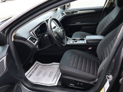 Used 2019 Ford Fusion SE FWD image 5