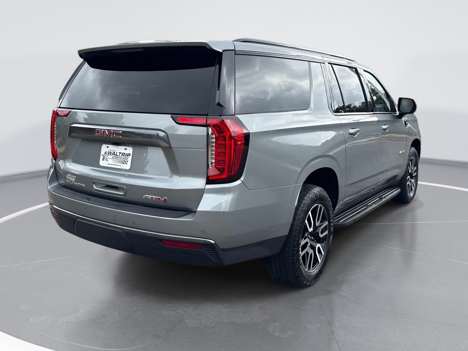 Used 2023 GMC Yukon XL AT4 AWD/4WD image 8