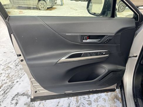 Used 2021 Toyota Venza XLE image 22