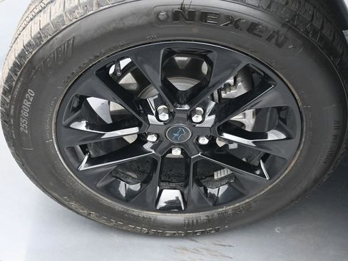 Used 2025 Jeep Wrangler Unlimited Sahara image 19