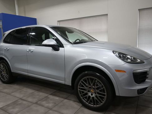 Used 2018 Porsche Cayenne Platinum Edition w/ Premium Package image 5